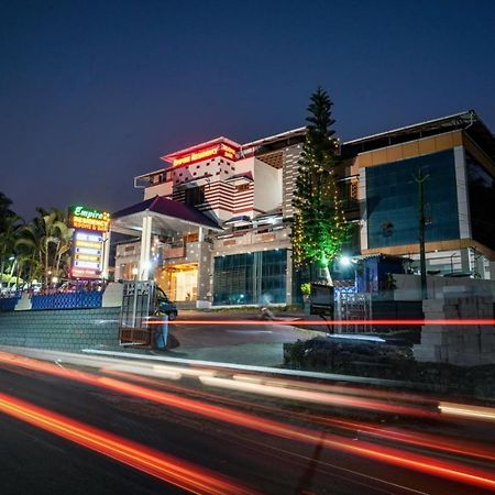 Hotel Empire Residency à Tiruvalla Extérieur photo