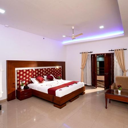 Hotel Empire Residency à Tiruvalla Extérieur photo
