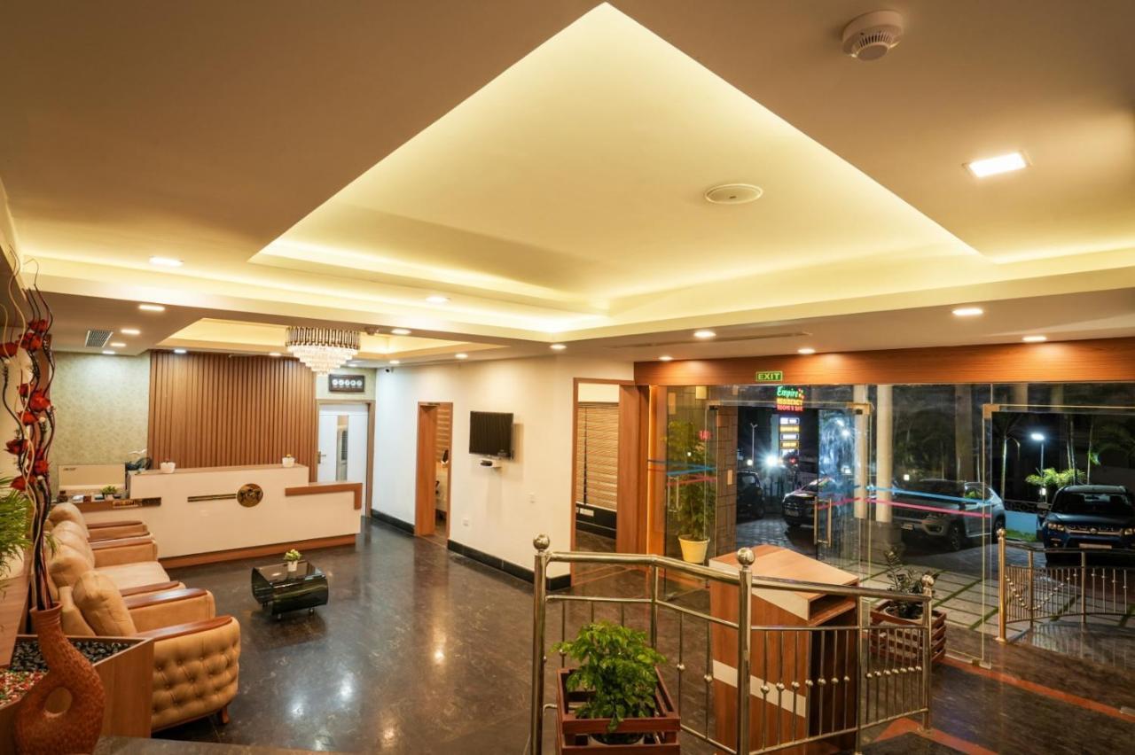 Hotel Empire Residency à Tiruvalla Extérieur photo