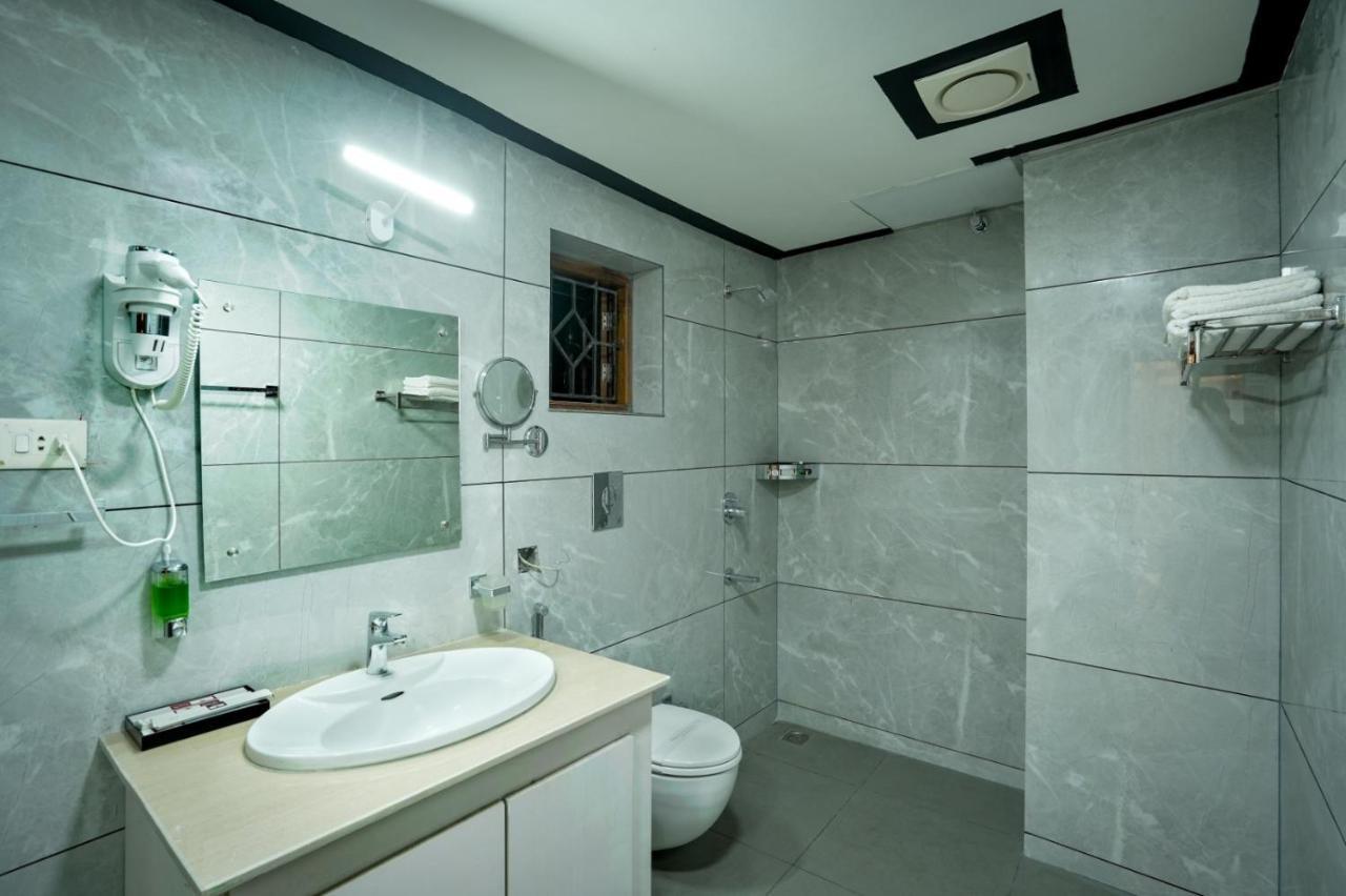 Hotel Empire Residency à Tiruvalla Extérieur photo