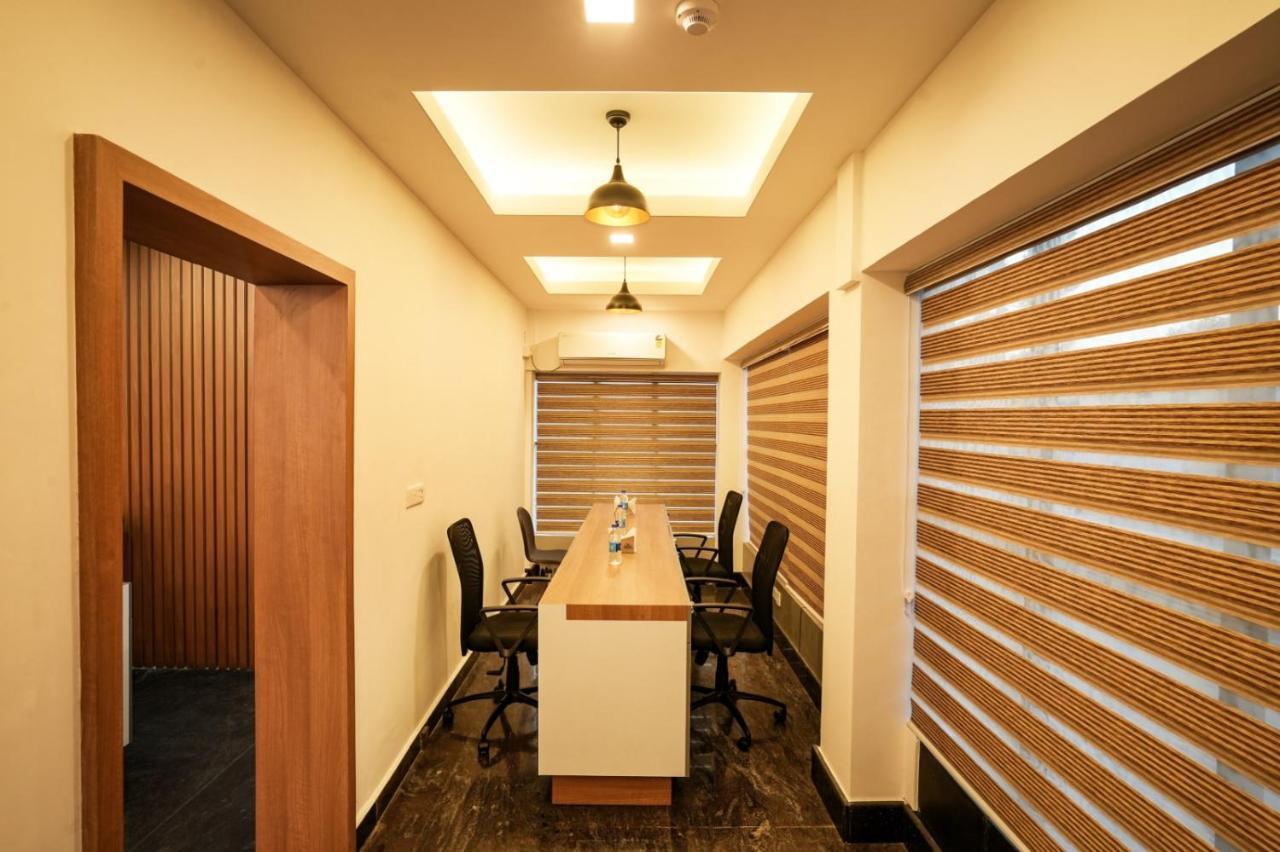 Hotel Empire Residency à Tiruvalla Extérieur photo