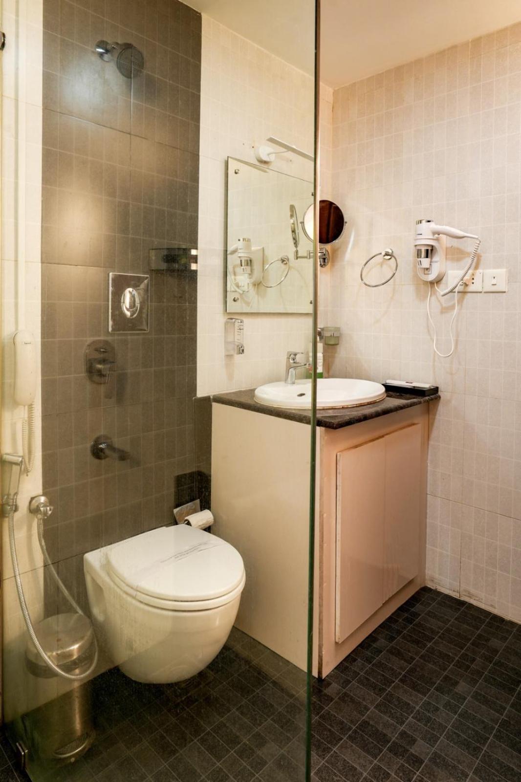 Hotel Empire Residency à Tiruvalla Extérieur photo